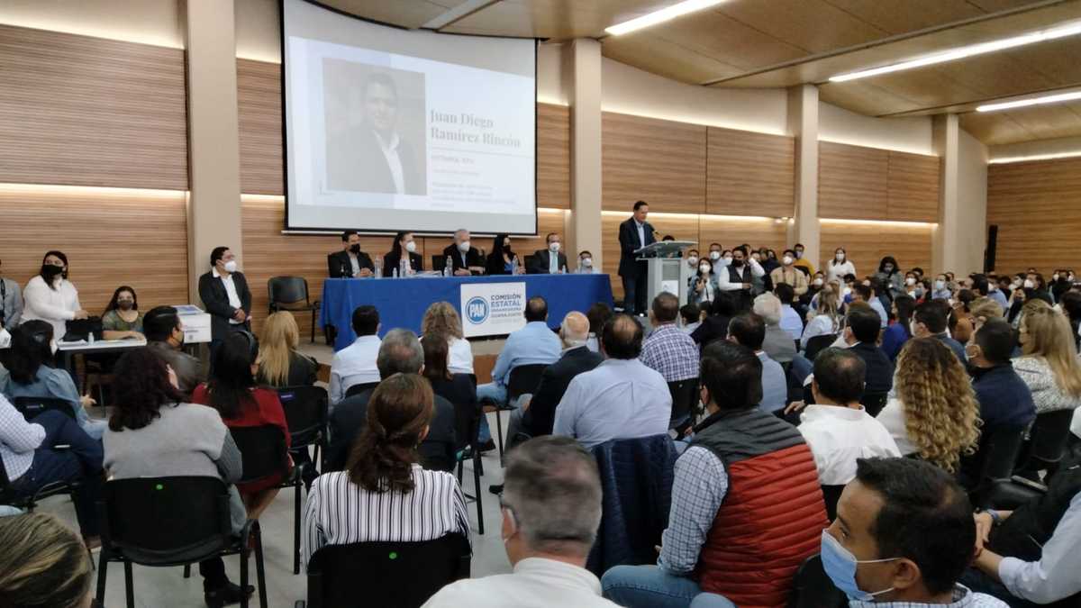 Eduardo López Mares se apuntó para la dirigencia estatal del PAN en Guanajuato.