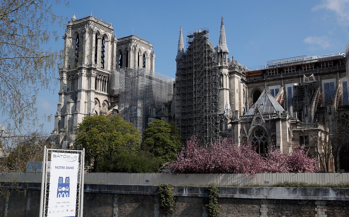 Se espera que en 2024 Notre Dame esté lista, año en que París será la sede de los JO (AP).