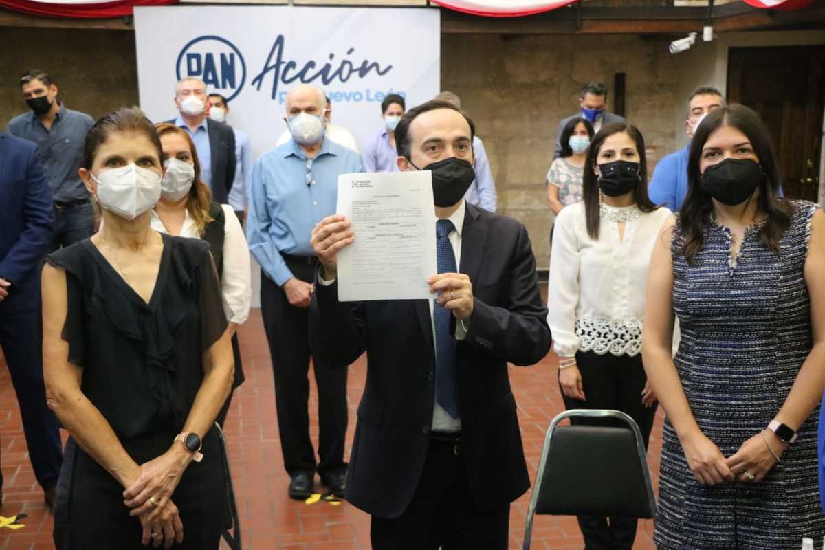 Hernán Salinas se registra como candidato único a la dirigencia del PAN. Foto: Leonel Rocha.