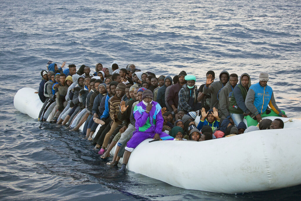 Los migrantes intentaban llegar a Europa. (AP)