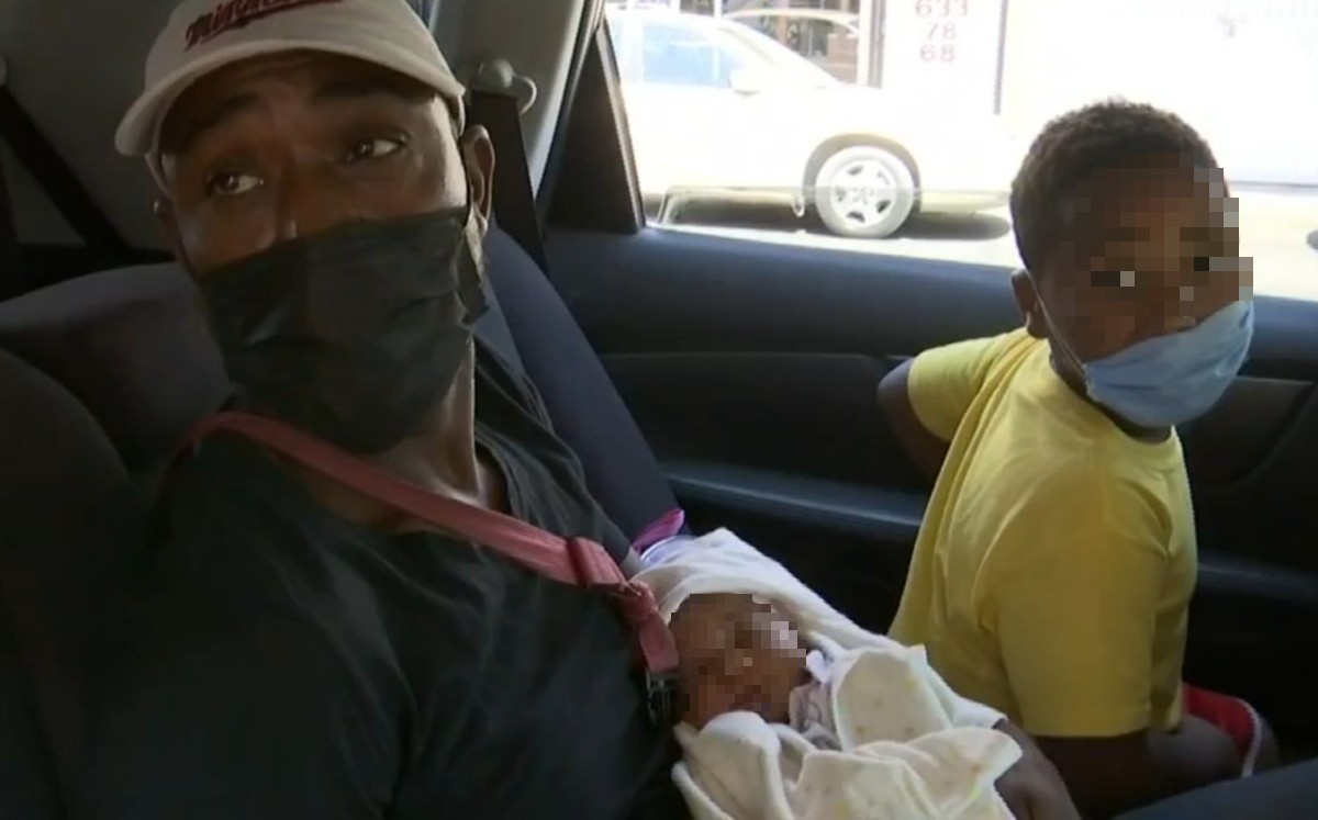 En compañía de su esposo y dos de sus hijos, la madre arribó a Monclova. (Especial)