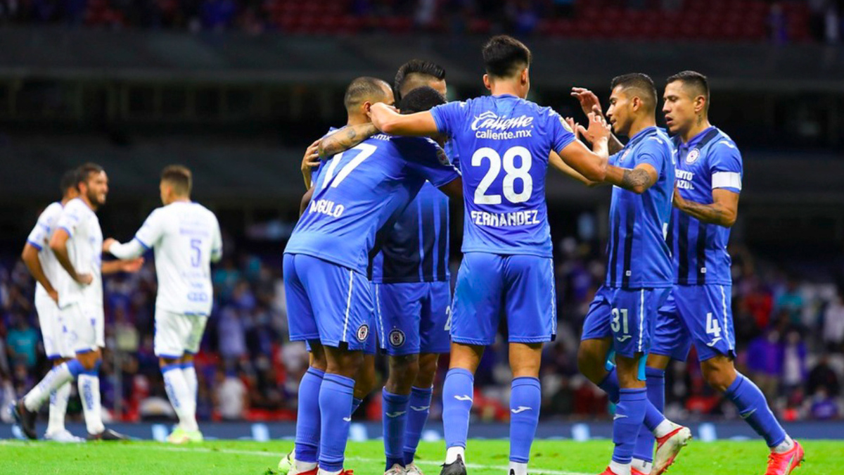Cruz Azul ganó con ‘regalito’ de Gallos