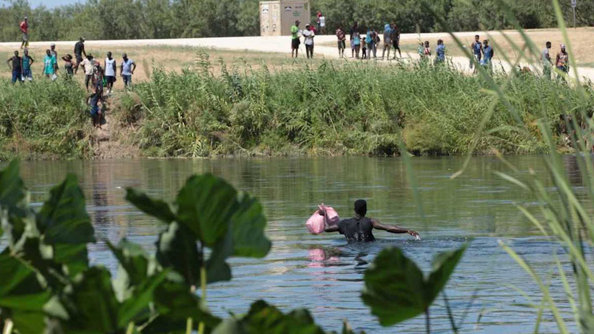 Por favor no vengan, serán deportados: EU ante aumento en llegada de migrantes