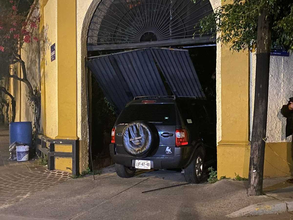 El hombre circulaba por la calle Morelos al cruce con Contreras Medellín del municipio alfarero cuando perdió el control