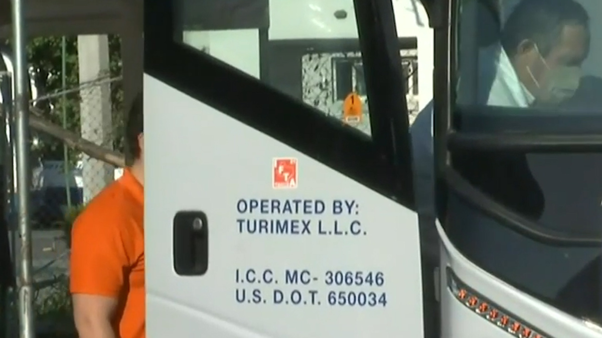 Llevan a 360 menores de NL a Texas para ser vacunados contra covid-19