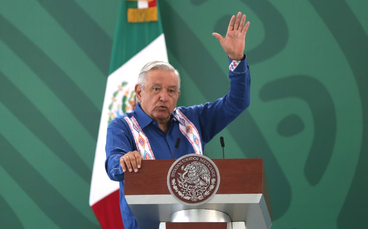 El mandatario durante su conferencia mañanera de hoy en Oaxaca. (Javier Ríos)
