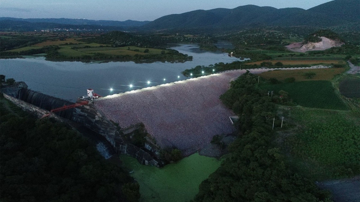 Presa ilegal en Valle de Bravo se desborda
