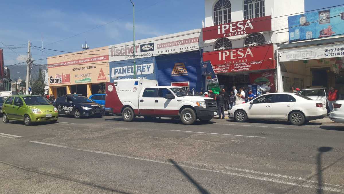 Autoridades acudieron al sitio para acordonar la zona.
