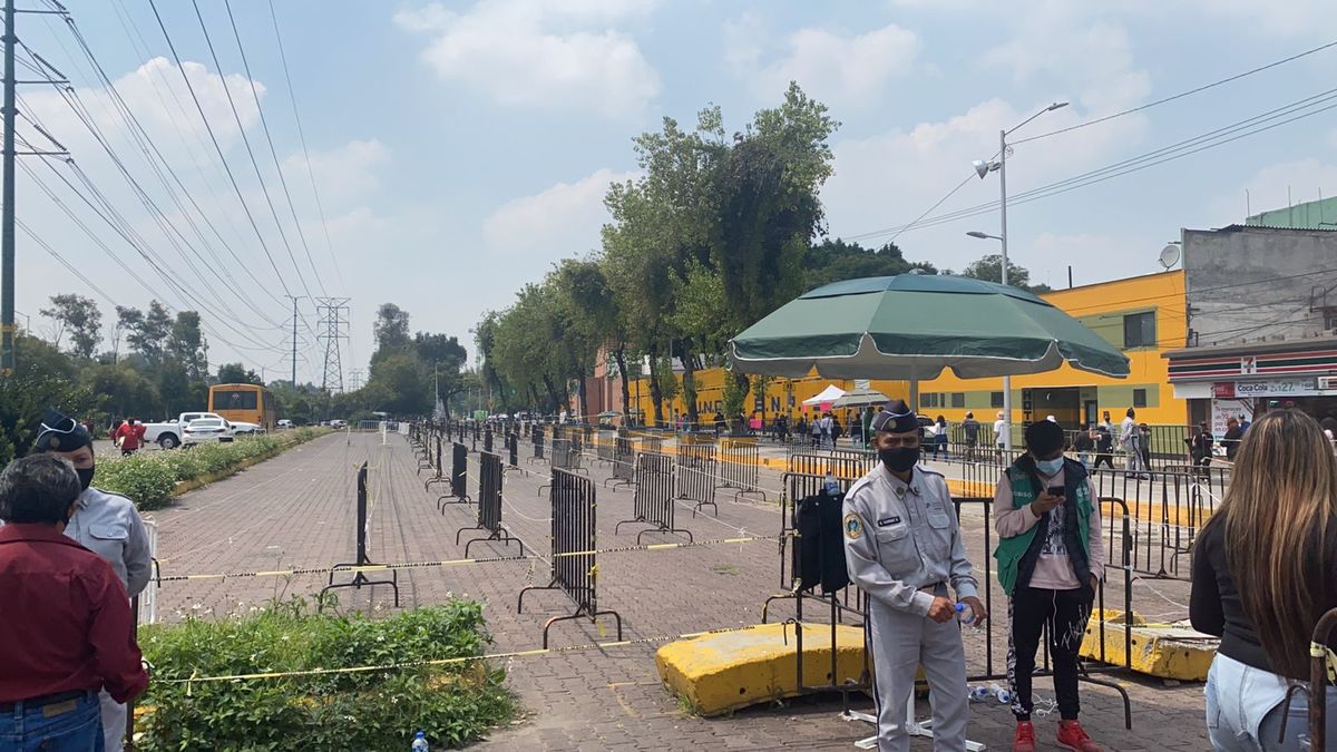 La Escuela Nacional Preparatoria es un centro de vacunación anticovid. | César García