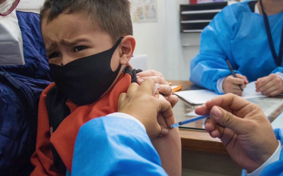 El gobierno pretende vacunar a cerca de un millón de menores de edad. (Cuartoscuro)
