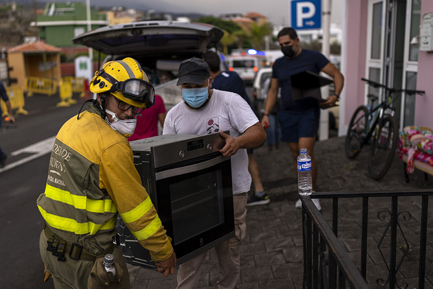 La erupción del volcán ha arrasado 154 hectáreas. | AP