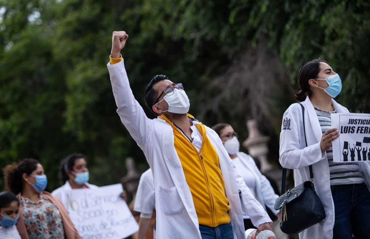 Hay personal de salud en Oaxaca que no ha sido recontratado por insuficiencia presupuestal. (Archivo Cuartoscuro)