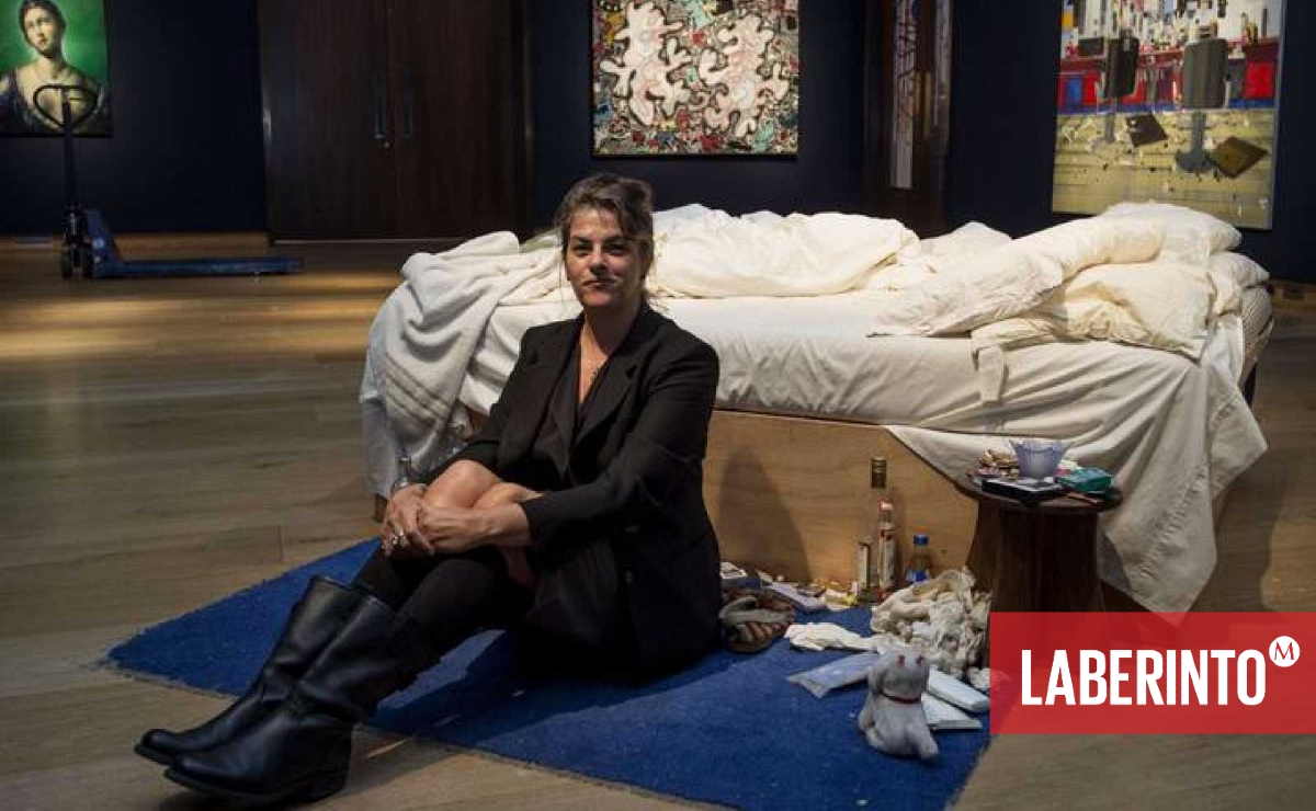 La artista británica Tracey Emin posa ante 'My Bed'. (Foto: Niklas Halle'n | AFP)