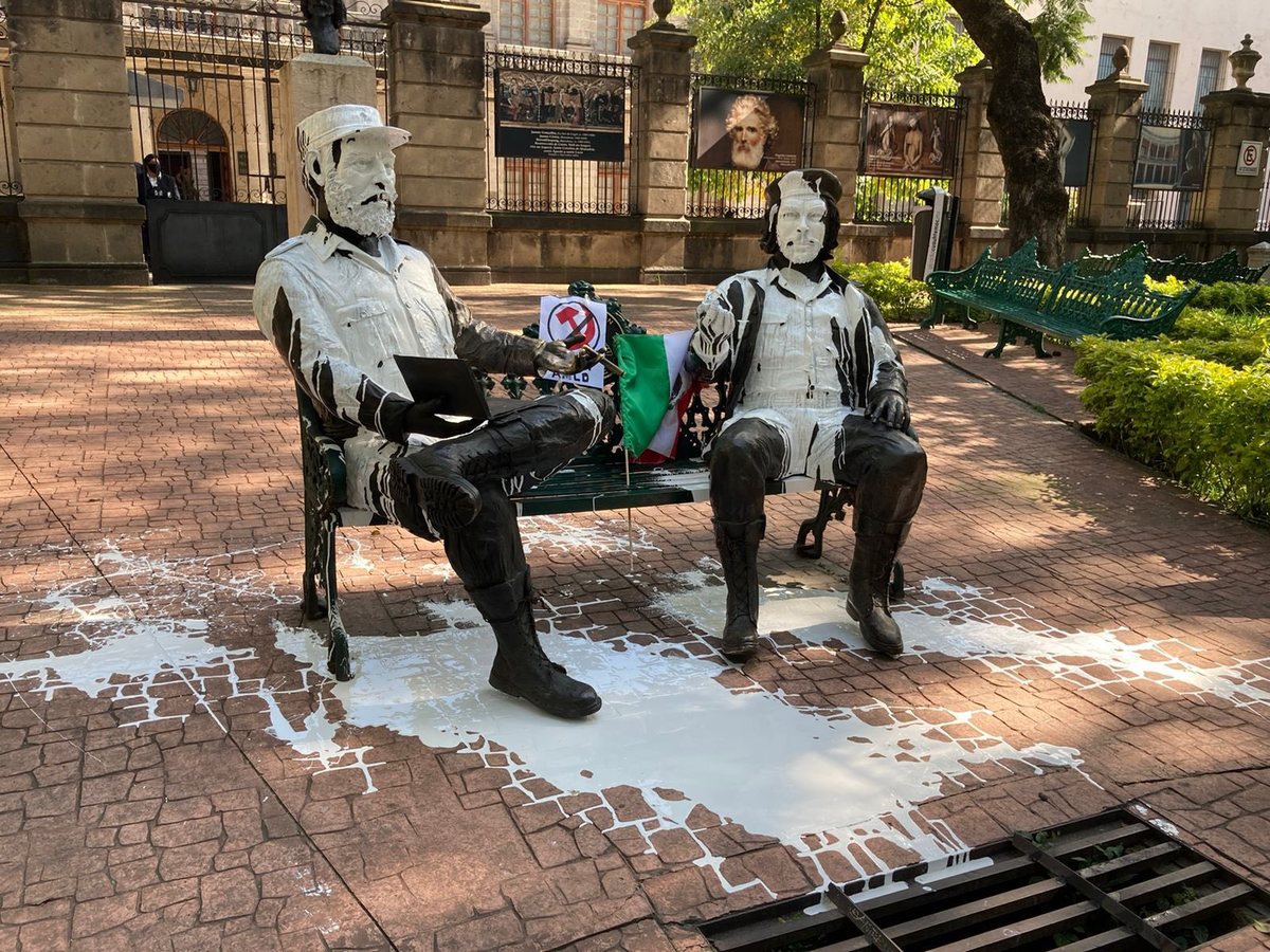 Las estatuas se ubican en el Parque Tabacalera.| TW  @luispazos1