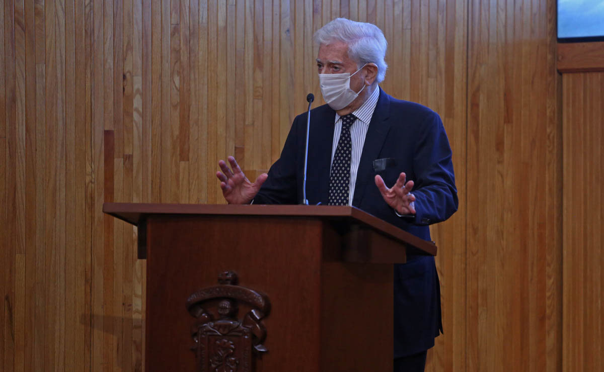 Mario Vargas Llosa inaugura el foro "Los desafíos de la libertad de expresión, hoy" en Guadalajara (Fernando Carranza)