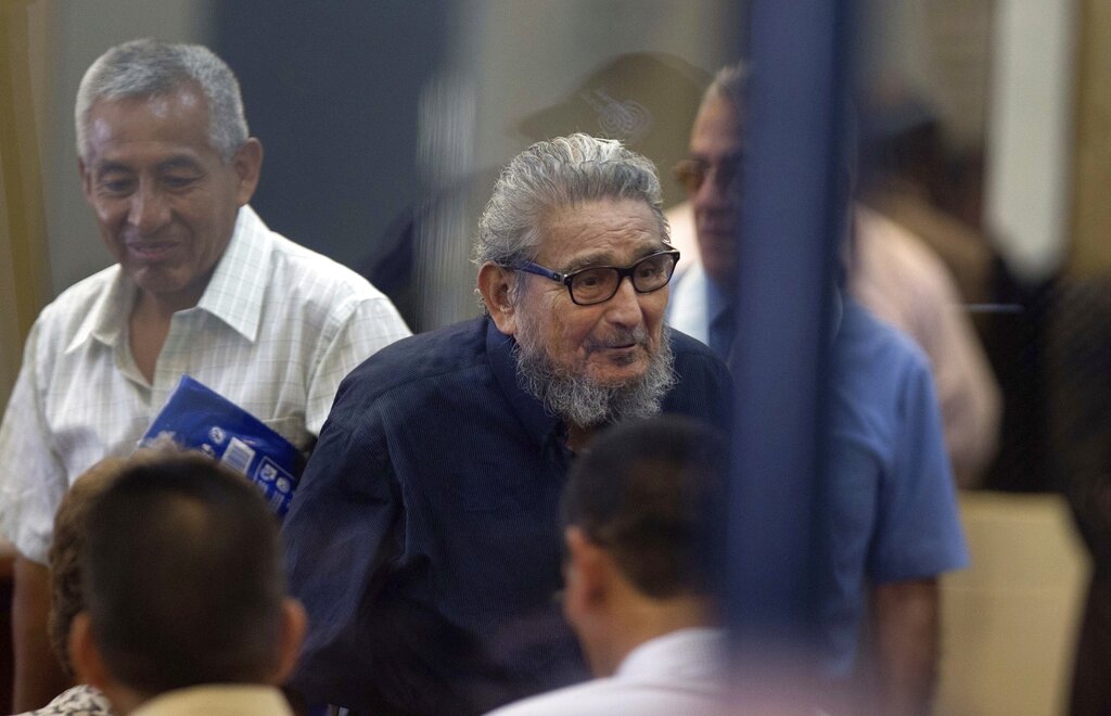 Abimael Guzmán, fue el líder de Sendero Luminoso hasta que due detenido en la década de 1990. (AP / Archivo)