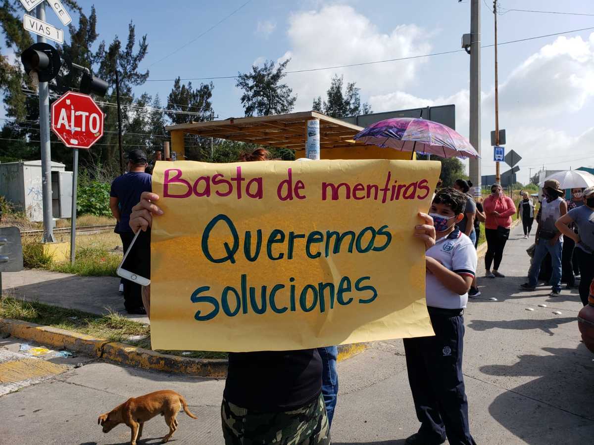 Colonos de Cimas del Sol bloquean carretera (Diana Barajas)