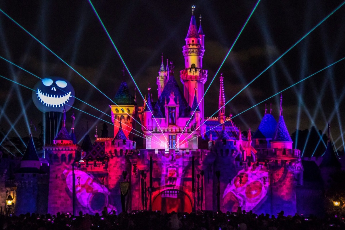 Disneyland tras la apertura de los parques al mundo | Especial