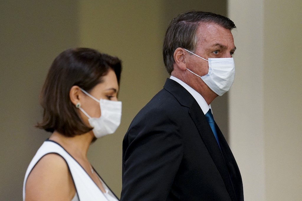 Michelle y Jair Bolsonaro acudiendo a la sesión de la Asamblea General de la ONU. (AFP)