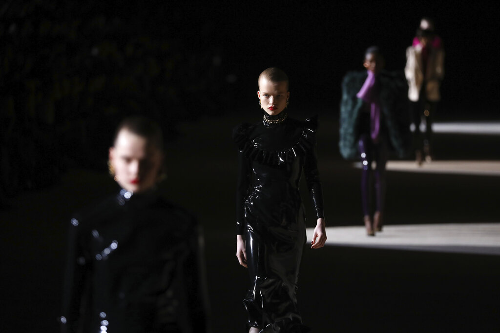 Saint Laurent dejará de usar pieles (AP)