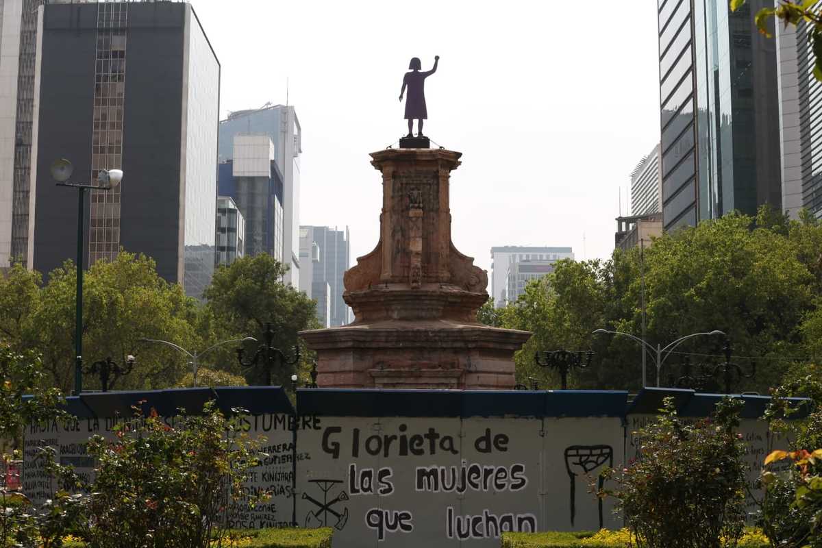 Antimonumenta con la que se exige justiça en feminicidios sin resolver. (Octavio Hoyos)