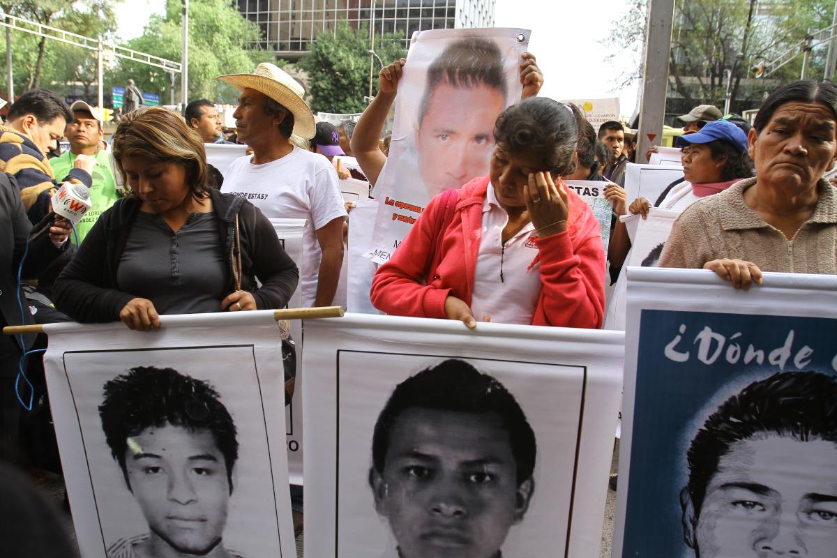 Familiares de los 43 normalistas exigen justicia. (Especial)