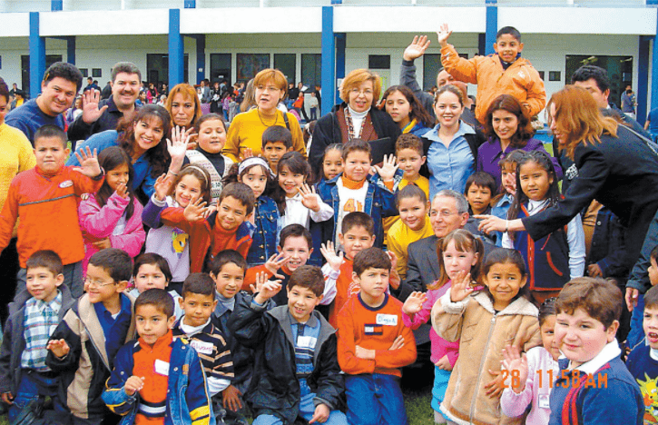 Los ganadores (as) en 1996, quienes pudieron continuar sus estudios con la beca a partir del año 2012. Especial