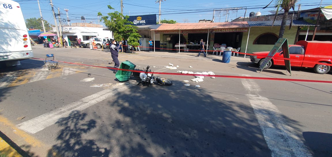 Joven muere en motocicleta sobre carretera a El Salto (Juan Carlos Munguía)