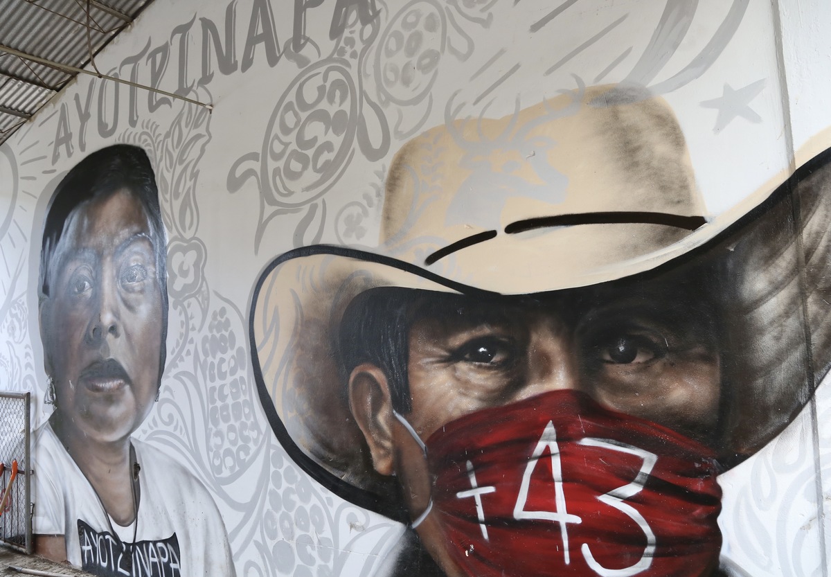Mural en favor de los 43 normalistas de Ayotzinapa. (Ariel Ojeda)
