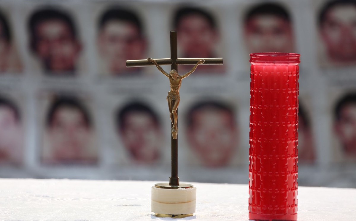 Realizan misa en marcha por desaparición de los 43  de Ayotzinapa. | Ariel Ojeda