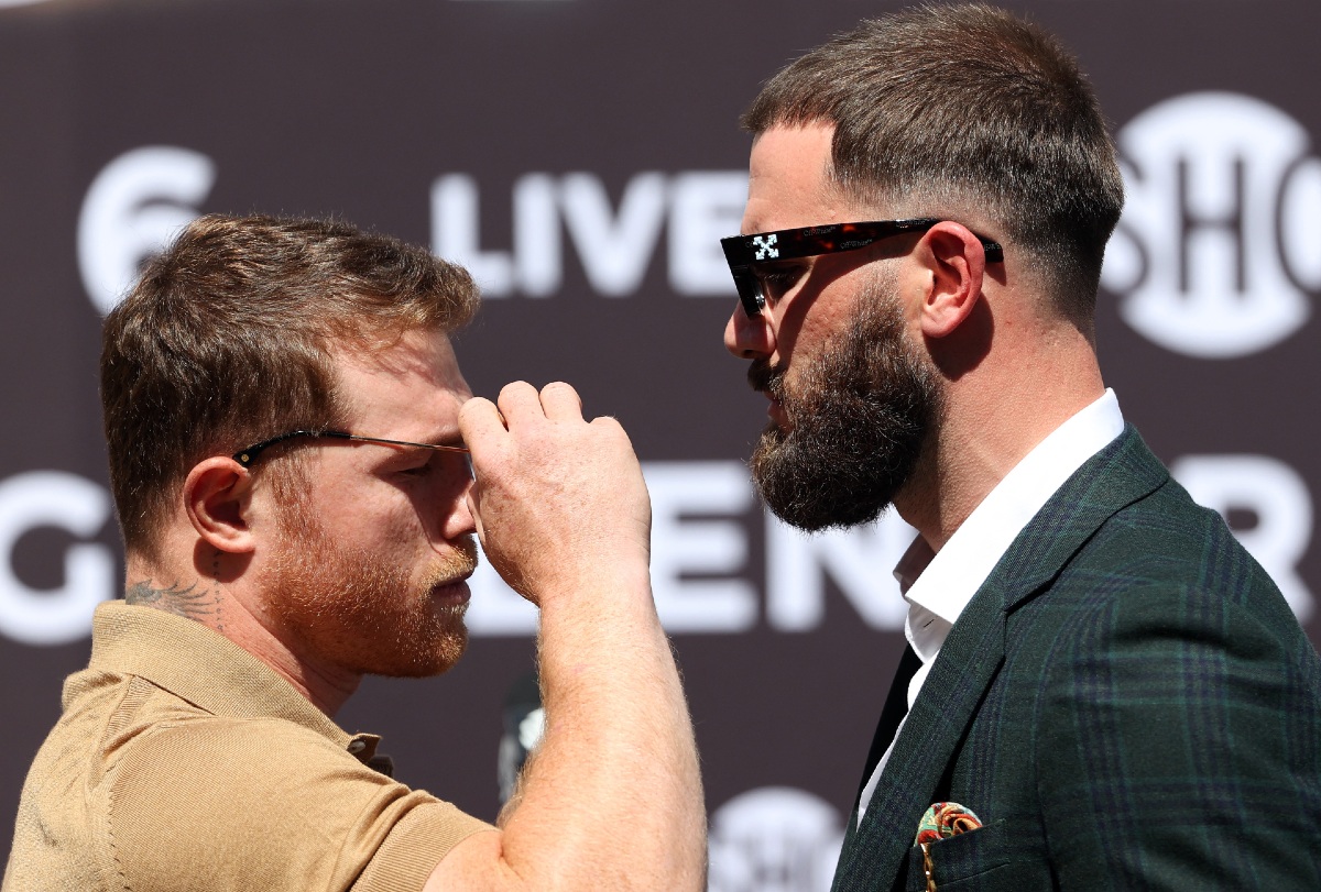 Canelo Álvarez enfrenta a Caleb Plant en plena conferencia de prensa (AFP)