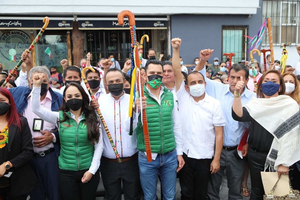 El edil de Mineral de la Reforma recibió la distinción en un evento con pueblos indígenas de Hidalgo. (Especial)