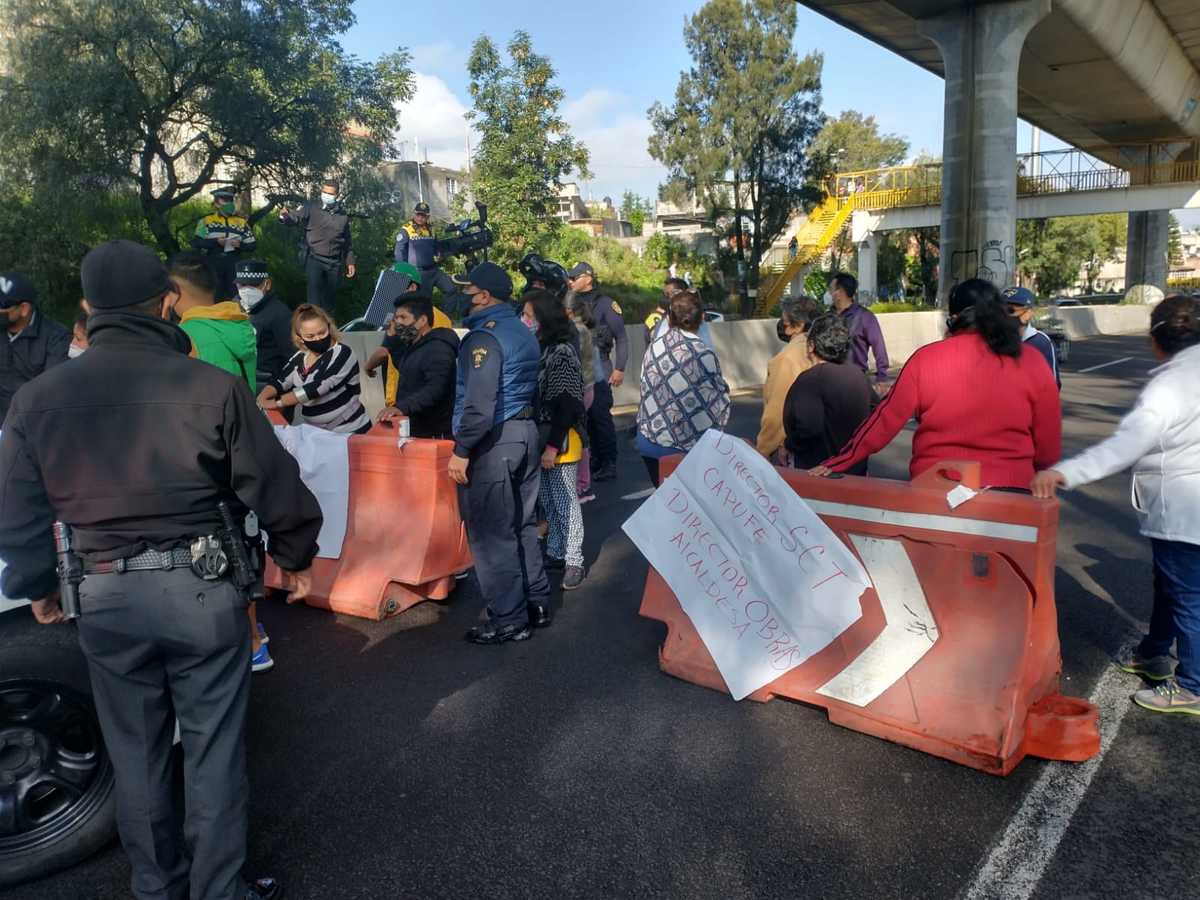 Habitantes de Tlalpan bloquean la carretera México- Cuernavaca | Carlos Tejeda