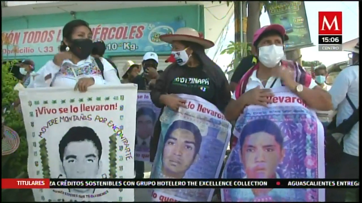 Marchan por las calles de Iguala en memoria de los estudiantes asesinados