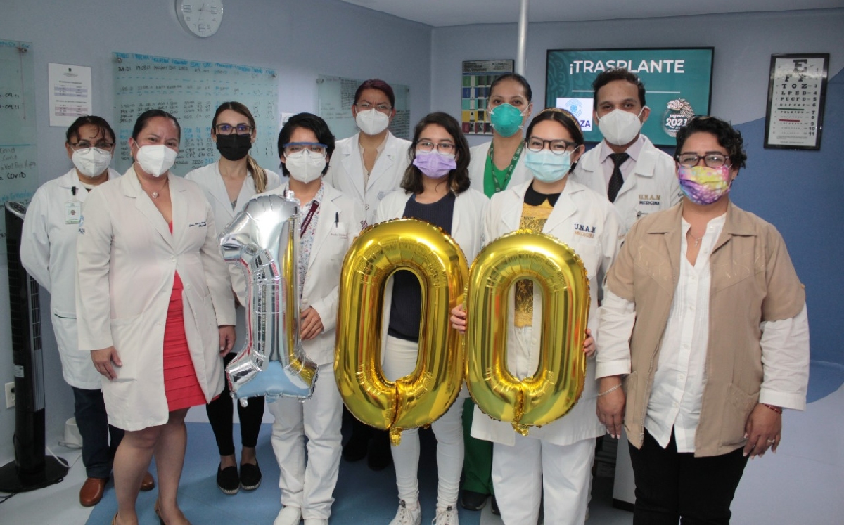 Los médicos y especialistas del hospital celebraron los trasplantes en el año. (Especial)
