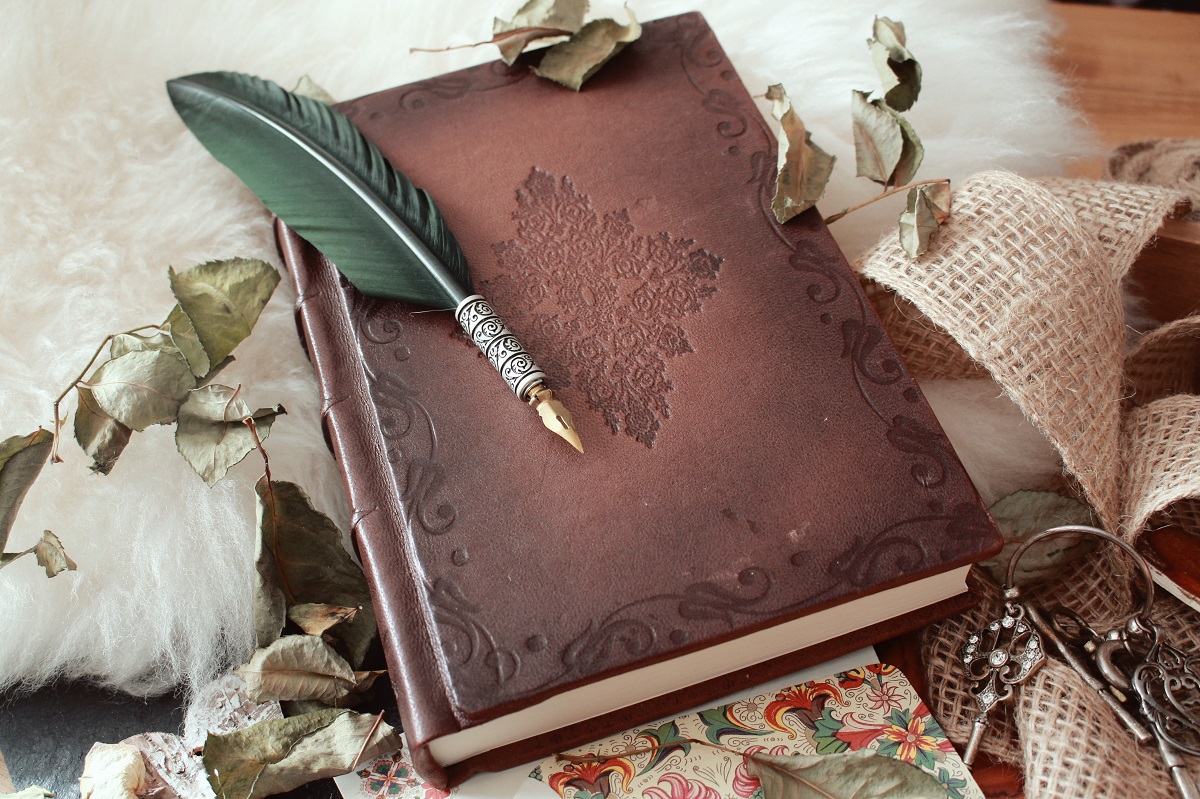 La poesía es un arte que proporciona a las personas de una vía para expresar emociones e ideas. (freepik.es)
