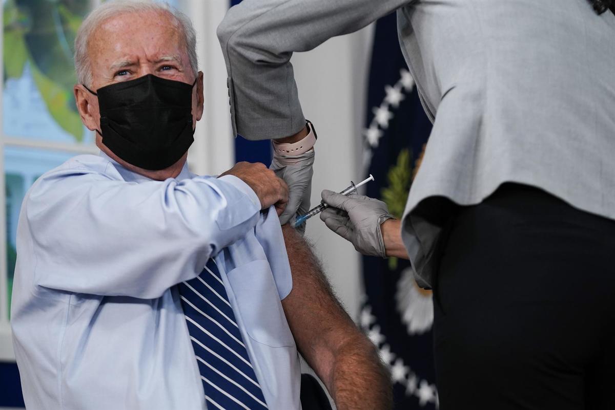 Presidente de EU, Joe Biden fue administrado con una tercera dosis contra covid-19 | EFE