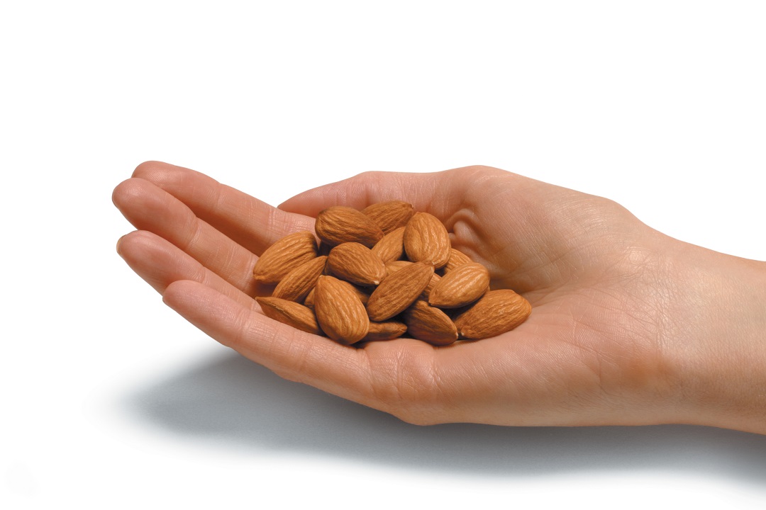 Se recomienda incluir almendras en la dieta diaria. (Cortesía)