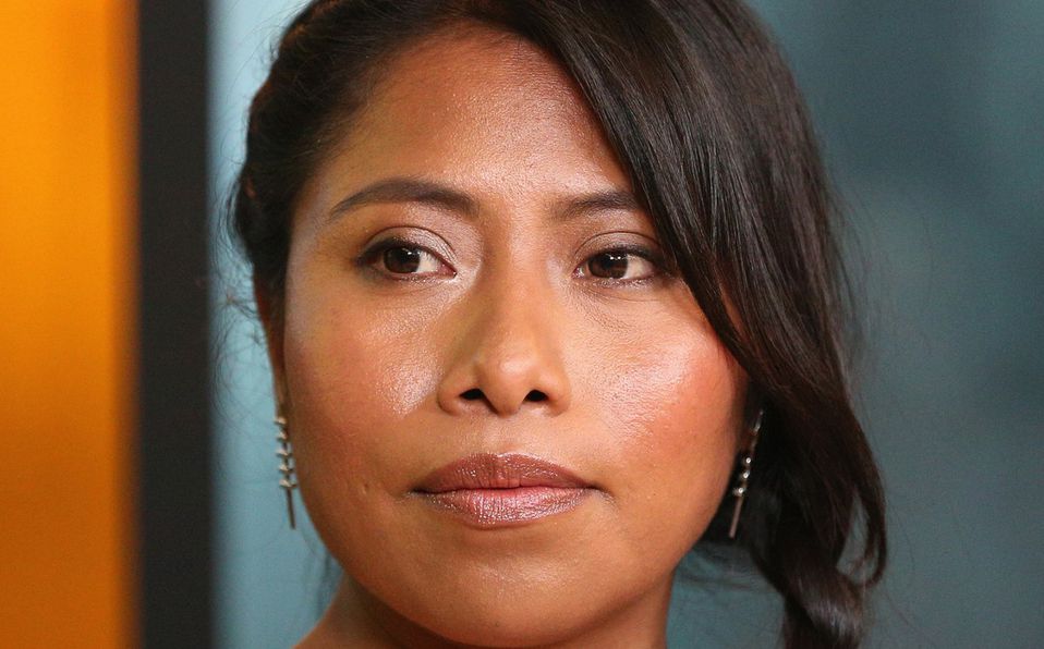 Yalitza Aparicio se convierte en modelo de Prada y deslumbra con costoso look