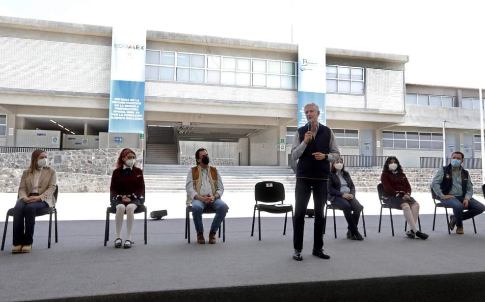 Entregó la reconstrucción de la escuela Preparatoria Oficial Número 94 en Ecatepec. (Especial)