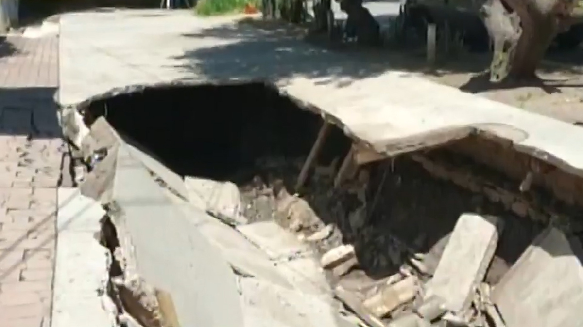 Investigan a funcionarios de Oaxaca por socavón y colapso de obra
