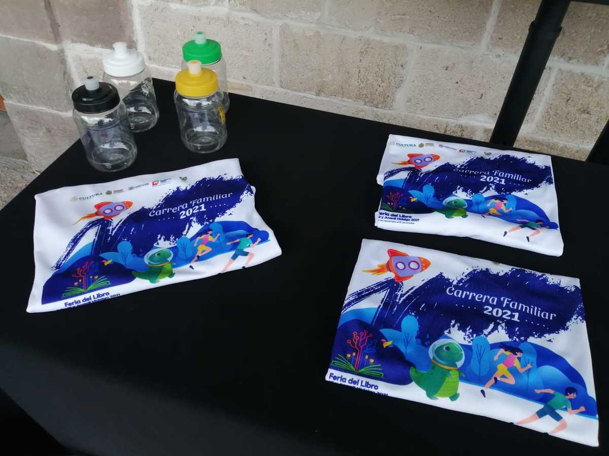 Kits de la carrera atletica familiar por la Feria del libro Infantil y Juvenil Hidalgo 2021 (Cortesía)