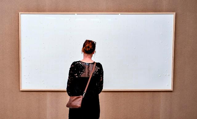 Obra de arte titulada 'Toma el dinero y lárgate'.| EFE