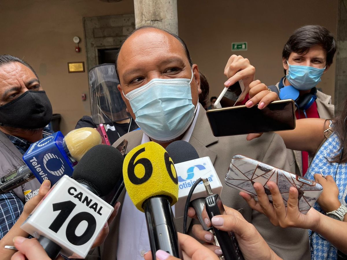 Alfonso Hernández Barrón asegurpo deben trabajar en la violencia a las mujeres. (Karla Rodríguez)