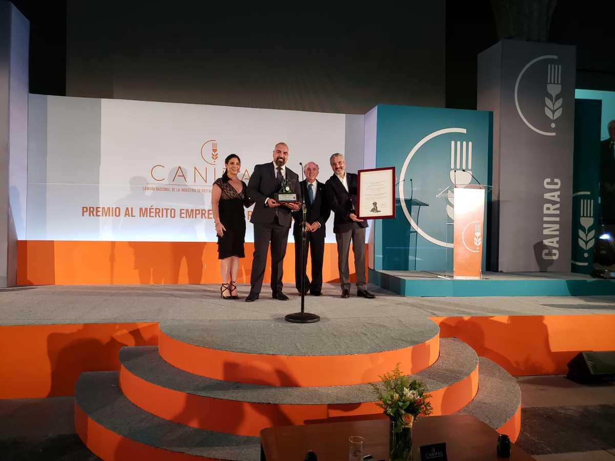 Chef Manuel Cavazos Guerrero fue premiado por Canirac.
