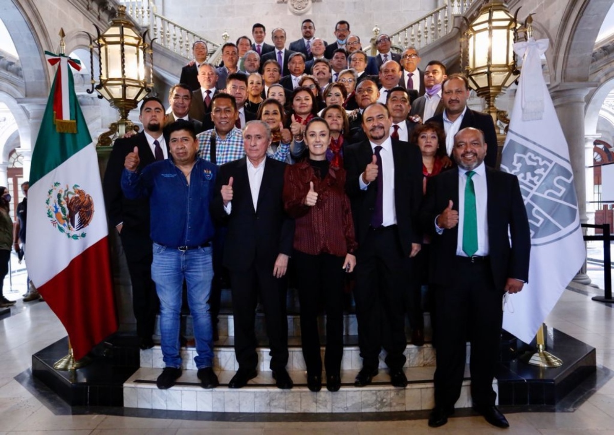 Claudia Sheinbaum en reunión con nuevos dirigentes del SutgCdMx. | Alma Paola Wong
