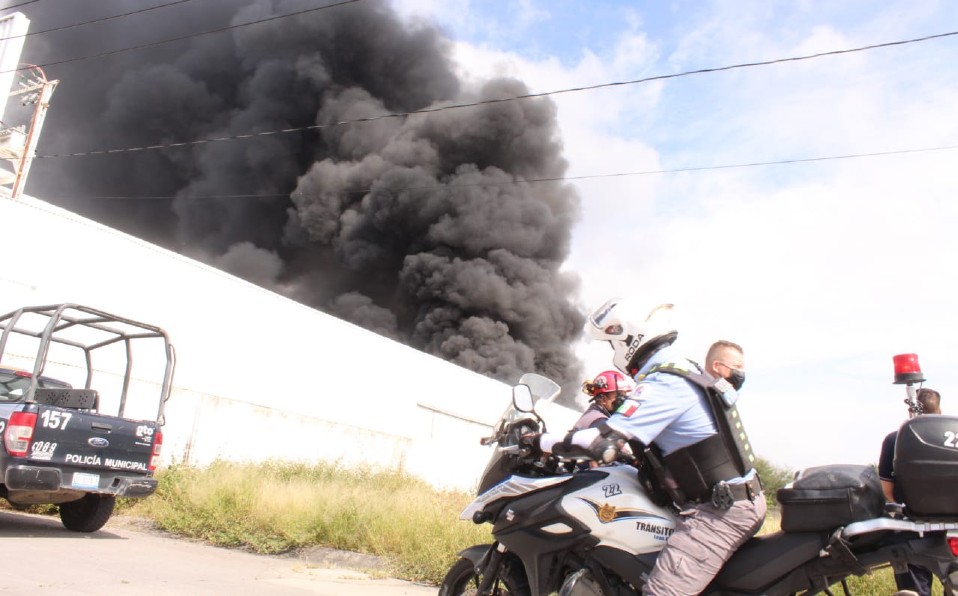 Incendio en bodega en León.
