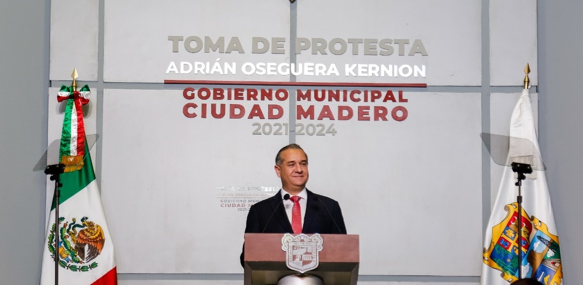 Adrián Oseguera Kernion tomó protesta como presidente municipal de Ciudad Madero. (Especial)