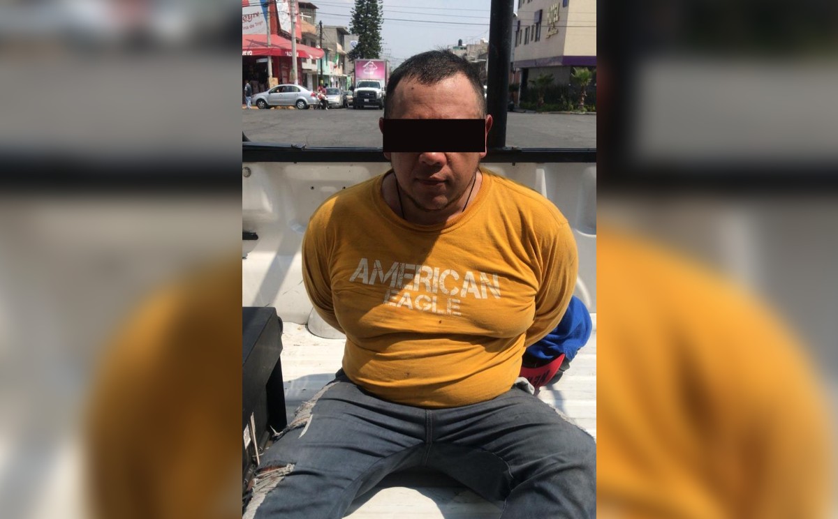 Amagó con un arma de fuego a la empleada de una pastelería.