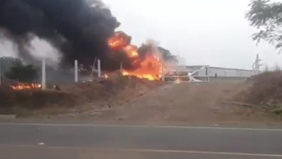 Avioneta se desploma y se incendia en San Rafael, Veracruz